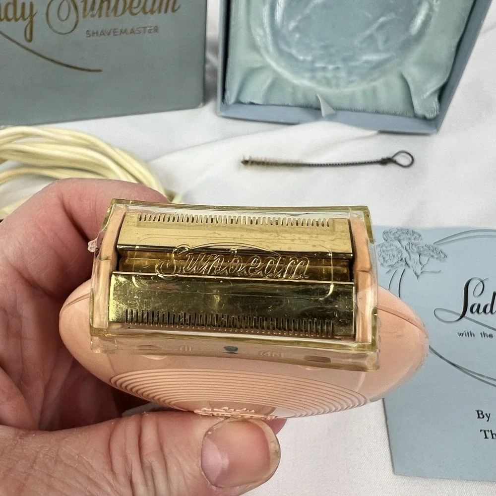 Lady Sunbeam Shavemaster LS1 Coral Electric‎ Razor w Box